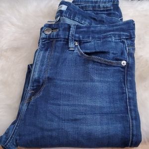 DAMAGED Good American Jeans